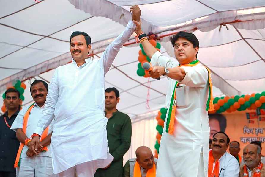 Jyotiraditya Scindia campaigns