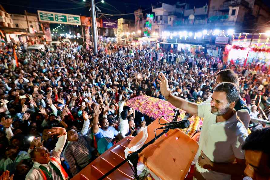 Rahul Gandhi campaigns for MP polls