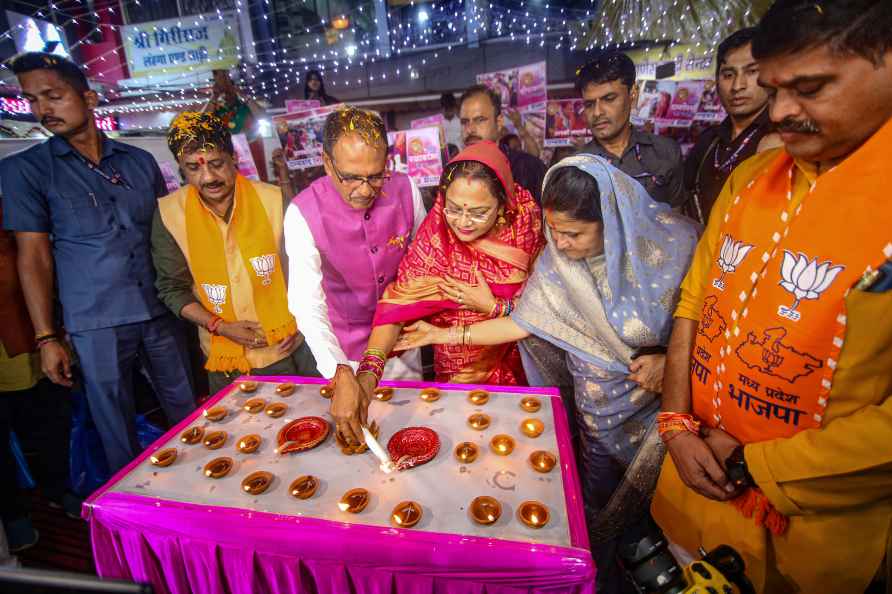 Shivraj Singh Chouhan celebrates Dhanteras