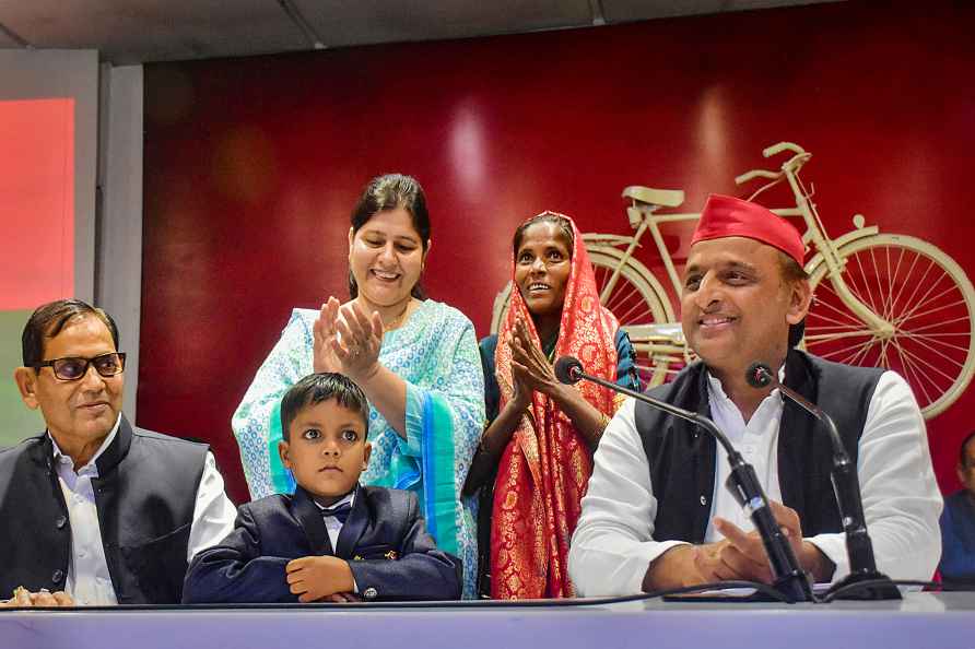 Akhilesh celebrates birthday of Khajanchi