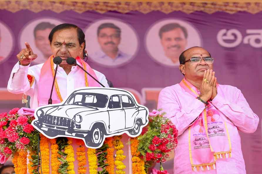 KCR at public meeting in Warangal