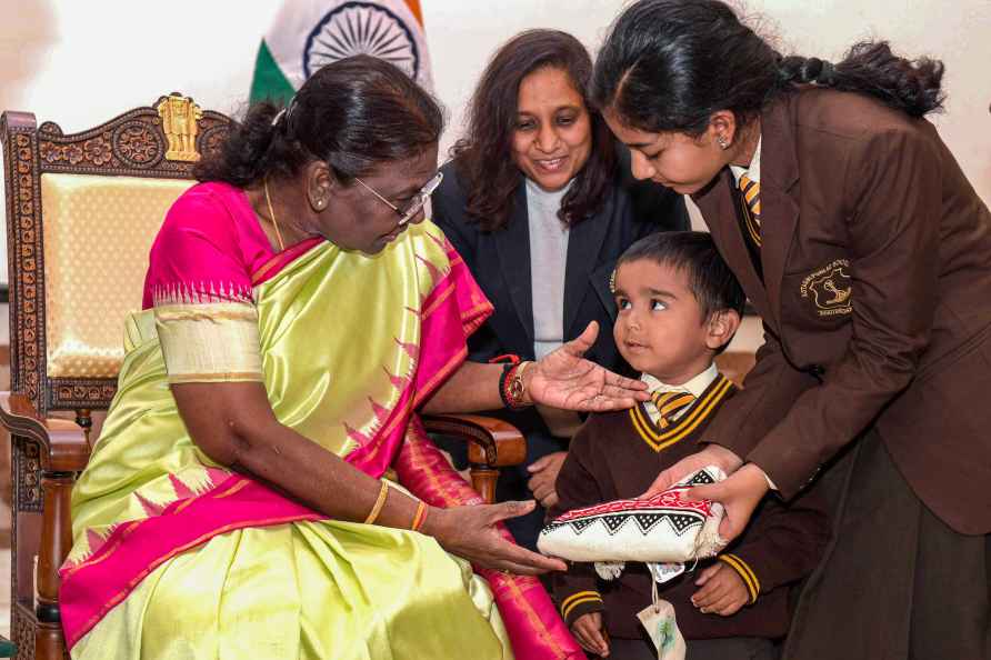 President Murmu meets children