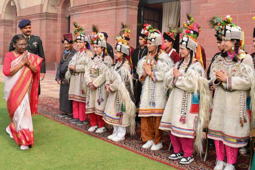 Prez Murmu met students from Ladakh