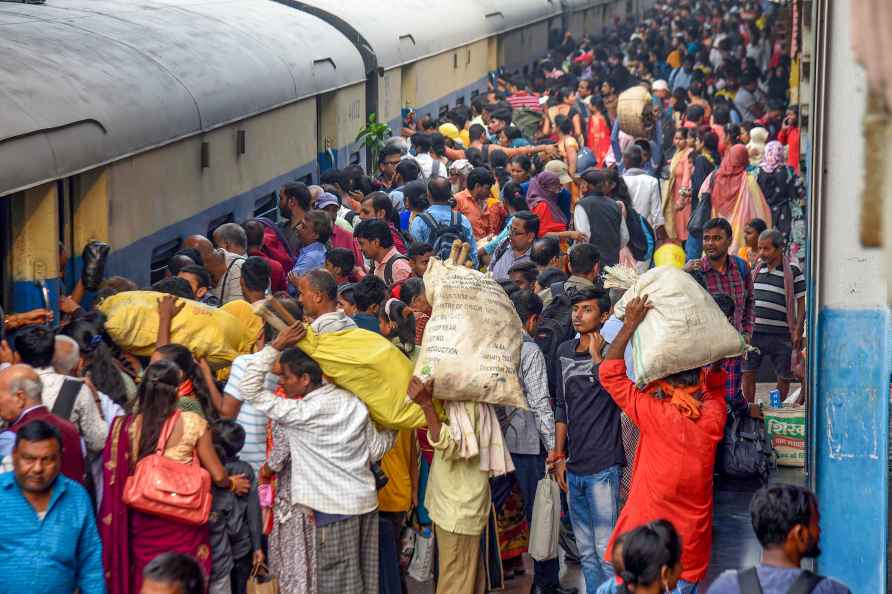 Overcrowded trains ahead of Chhath Puja