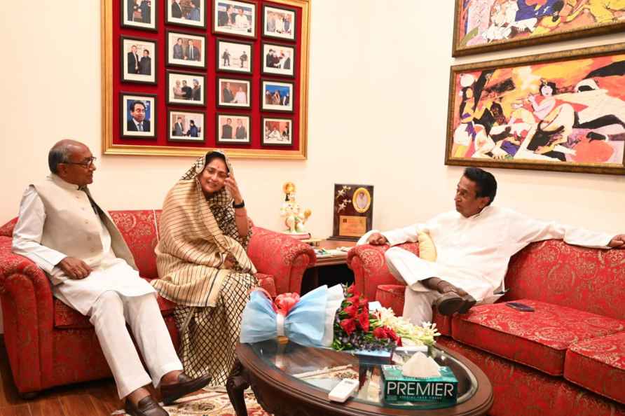 Digvijaya Singh meets Kamal Nath