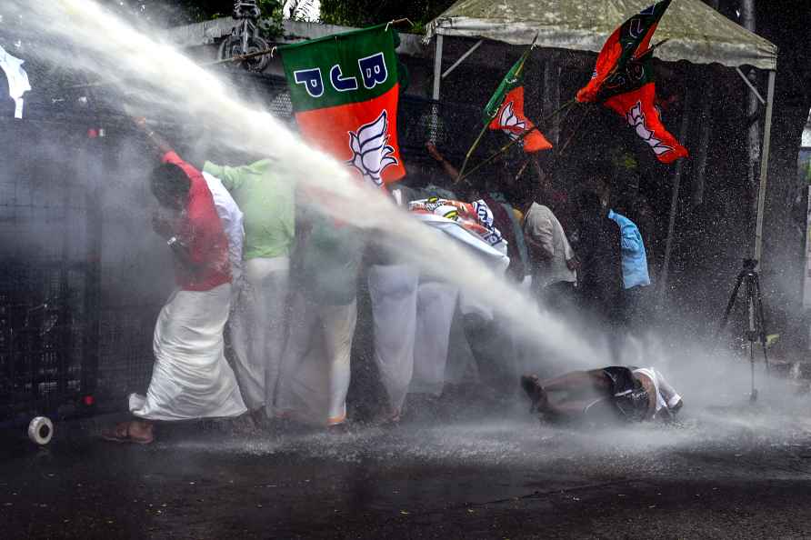 BJYM activists protest in Thiruvananthapuram