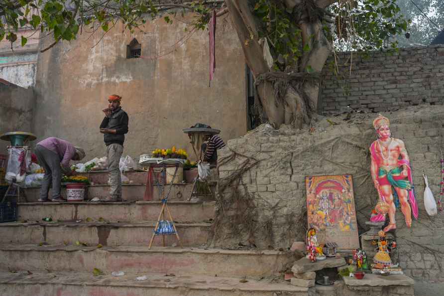 Standalone: Vendor at Yamuna ghat