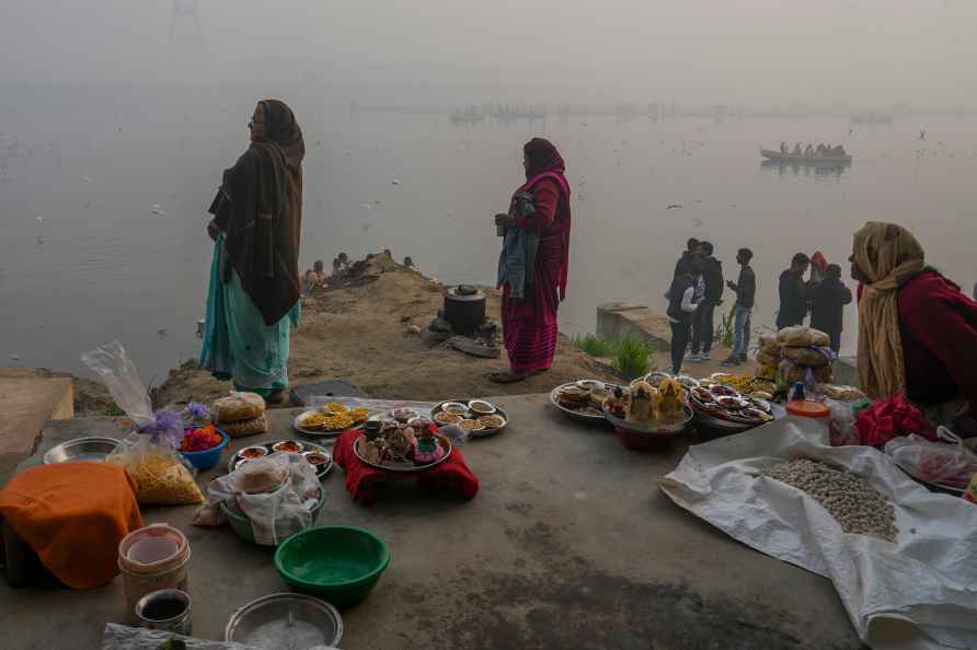 Standalone: People pray at Yamuna Ghat