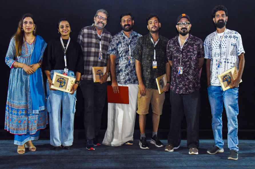 **EDS: IMAGE VIA PIB** Panjim: The cast and crew of the film 'Iratta...