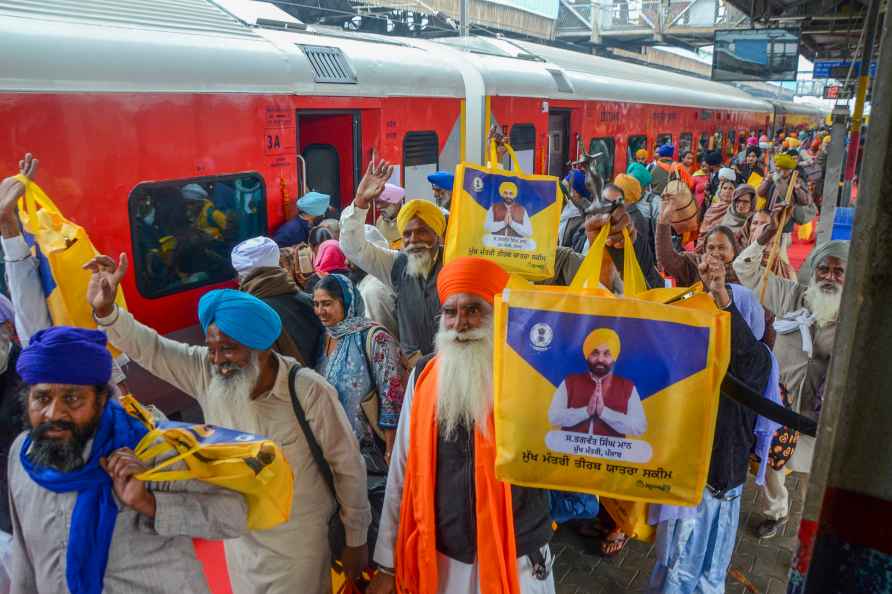 Pilgrims on their way to Nanded Sahib