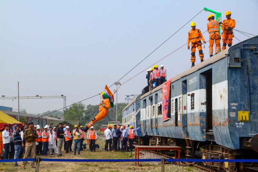 Mock drill by NDRF, Railways in Kanpur