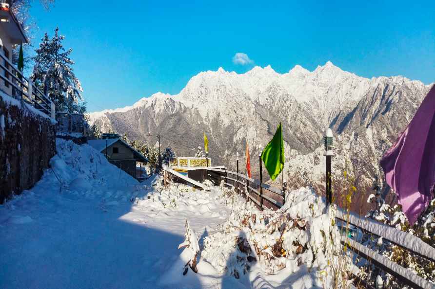 Weather: Snowfall in Chamoli