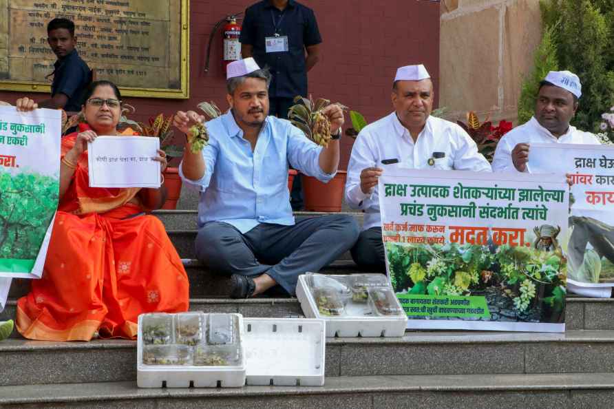 Maha MLAs protest during Winter session