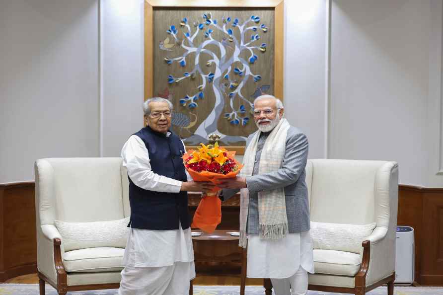 PM Modi, CG Guv Biswabhusan meet