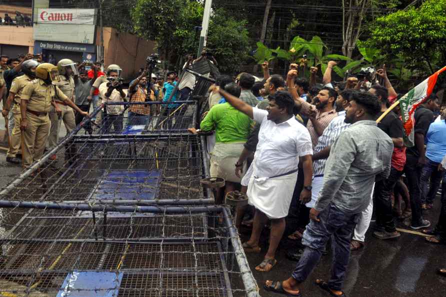 Youth Congress protest for arrest of Kerala CM's gunman