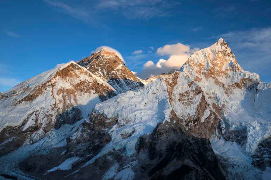 **EDS: WITH STORY** Nepal: A view of Mt. Everest, the highest mountain...