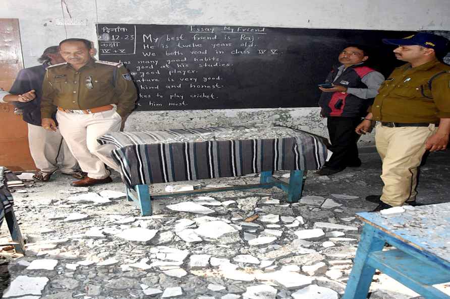 Plaster falls off ceiling in Bhopal