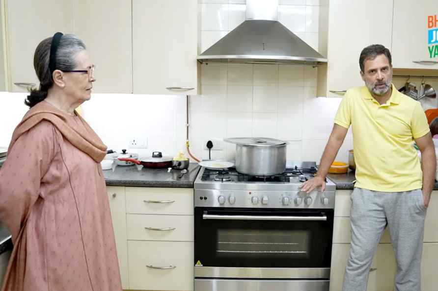 Rahul-Sonia step into kitchen to prepare orange marmalade