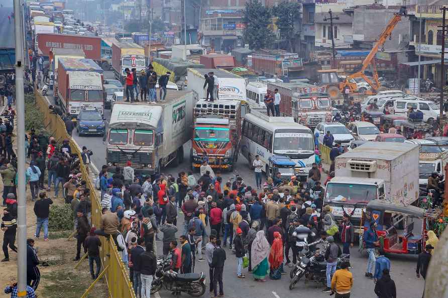 Truck drivers protest in Mathura