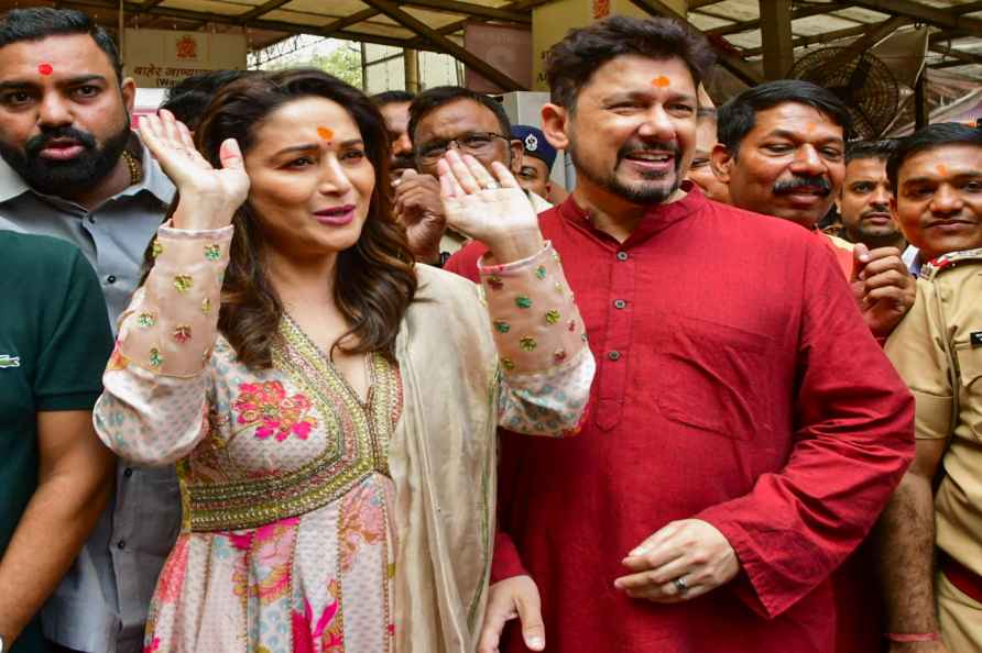 Madhuri Dixit at Siddhivinayak Temple