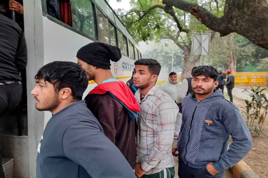 Wrestlers arrive at Jantar Mantar