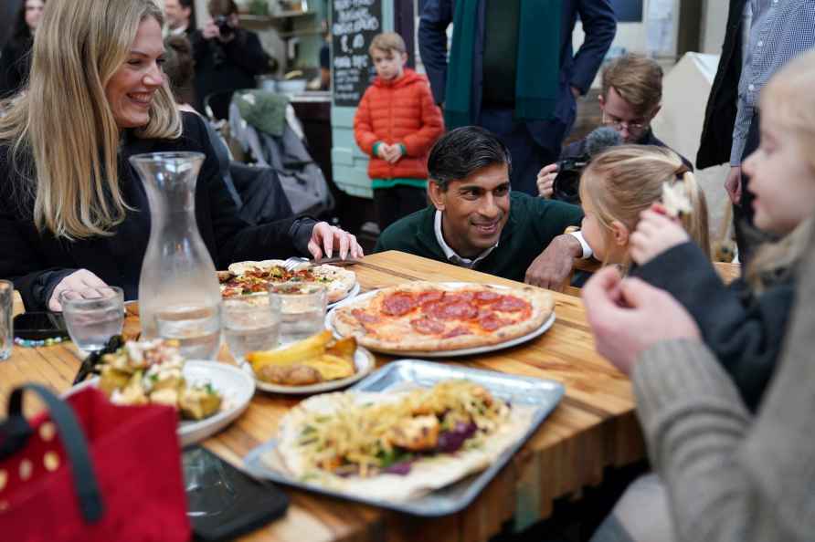 Rishi Sunak visits Altrincham Market in England