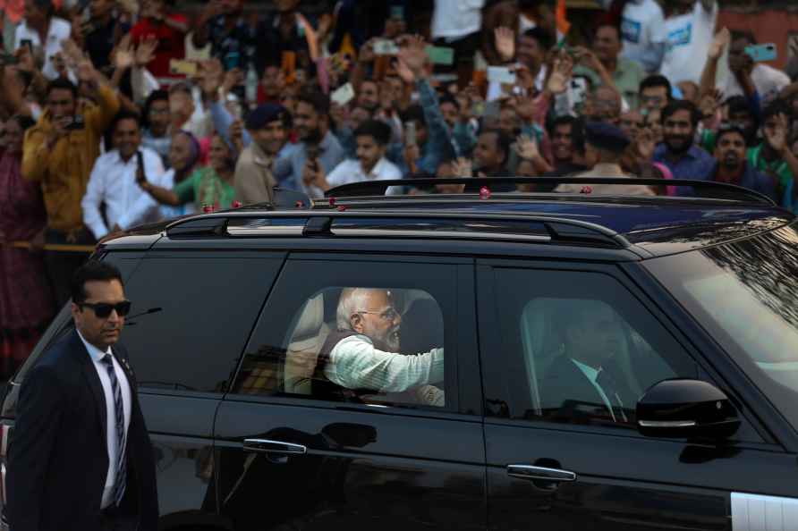 PM Modi with UAE Prez holds roadshow