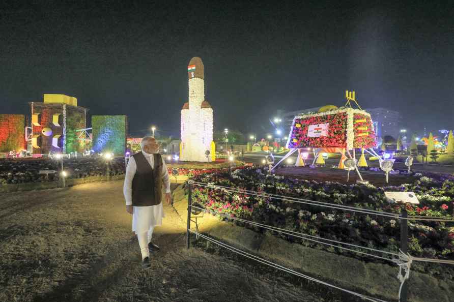 PM visits Ahmedabad flower show