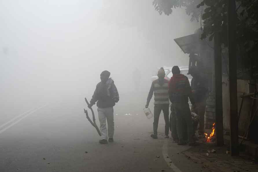 Weather: Winter fog in Lucknow