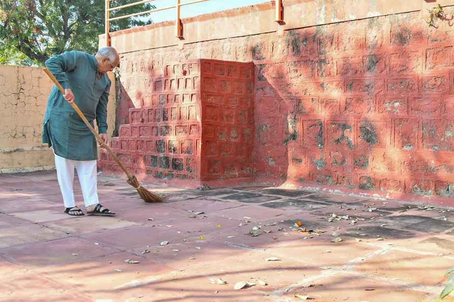 CM Bhupendra Patel during cleanliness drive