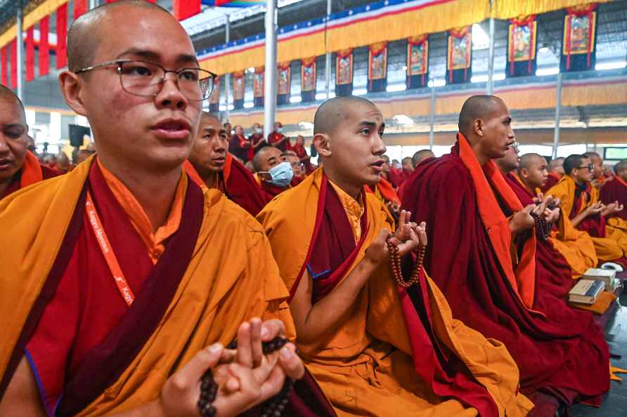 Red crown ceremony at Kagyu Monlam