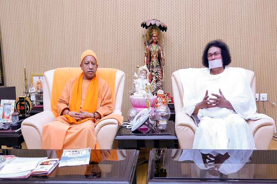 Acharya Lokesh meets Yogi