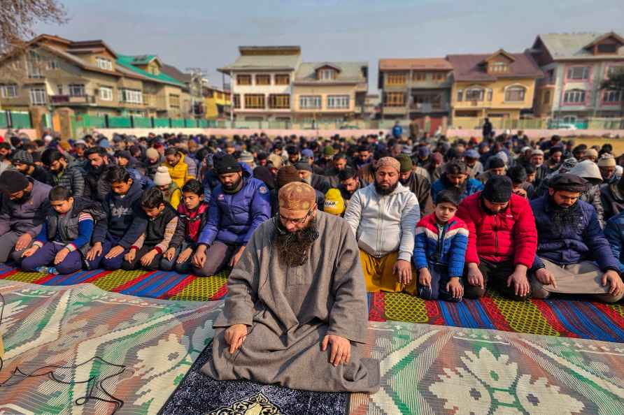 Salat-Ul-Istisqa prayers in Srinagar