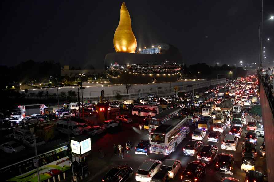 Traffic on Republic Day eve in Hyderabad