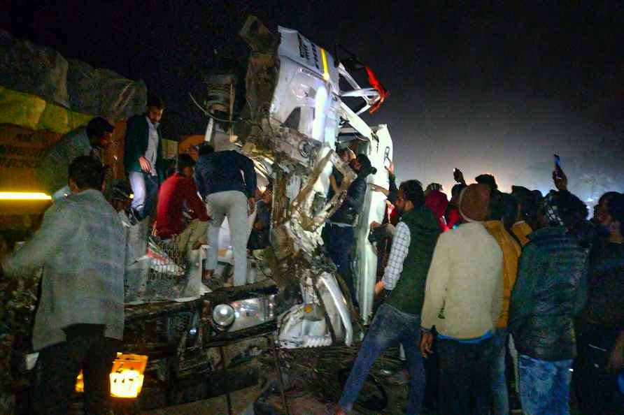 Truck accident in Kanpur