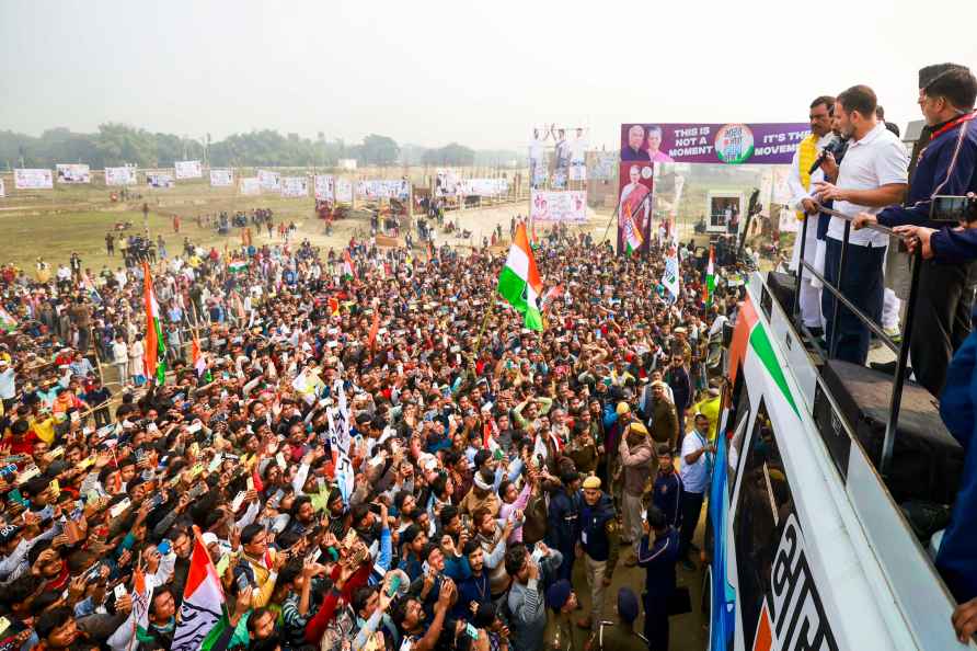 Katihar: Congress leader Rahul Gandhi interacts with supporters ...