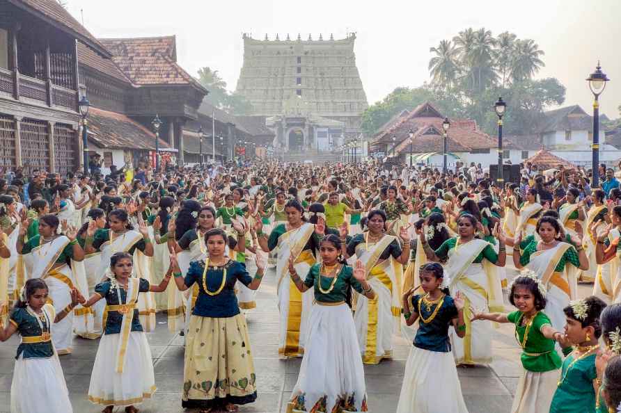 Thiruvathirakali dance performance in Thiruvananthapuram