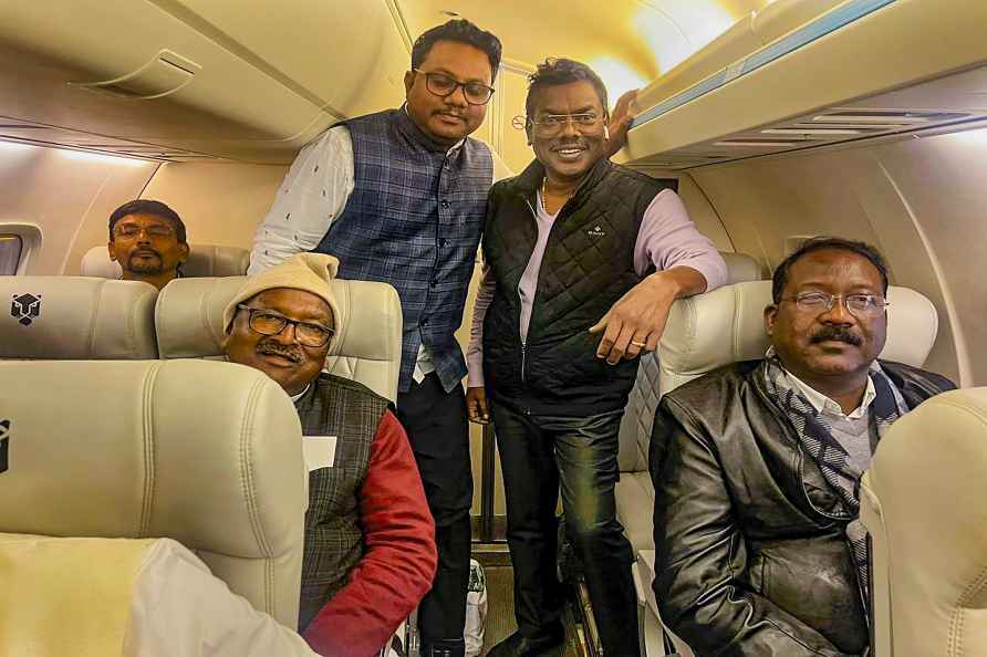 JMM-led ruling alliance MLAs enroute to HYD