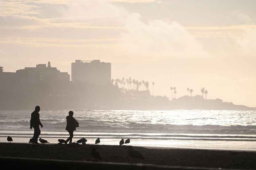 People La Jolla Shores amid rains