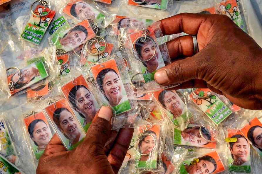 Kolkata: Key rings featuring West Bengal CM Mamata Banerjee being...