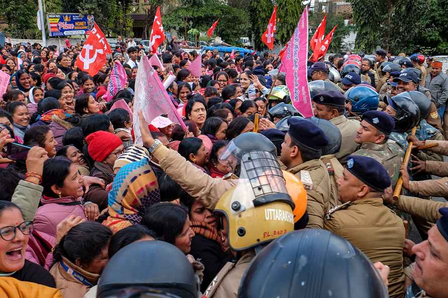 Anganwadi workers protest in Dehradun