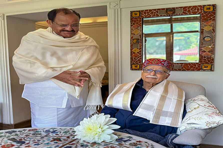 Venkaiah Naidu, Advani meet