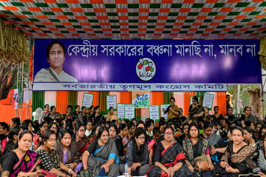 Kolkata: Members of Trinamool Mahila Congress take part in 'Dharna...