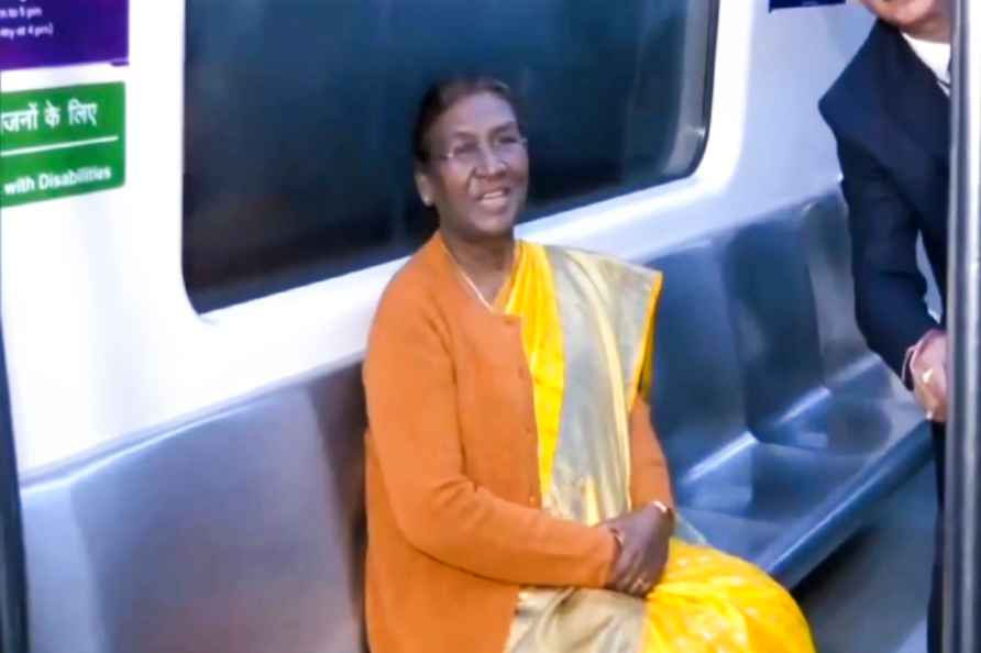 Droupadi Murmu in Delhi Metro train