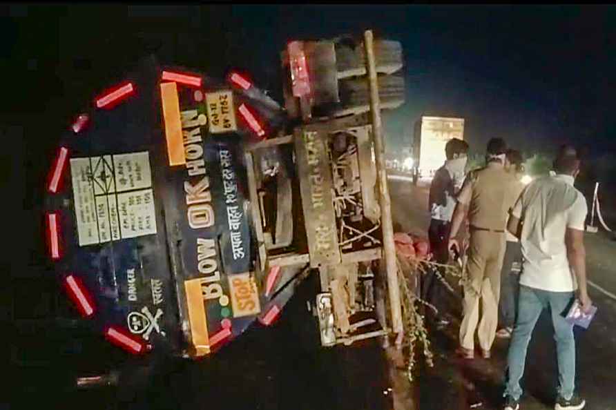 Chemical-laden tanker overturns in Palghar