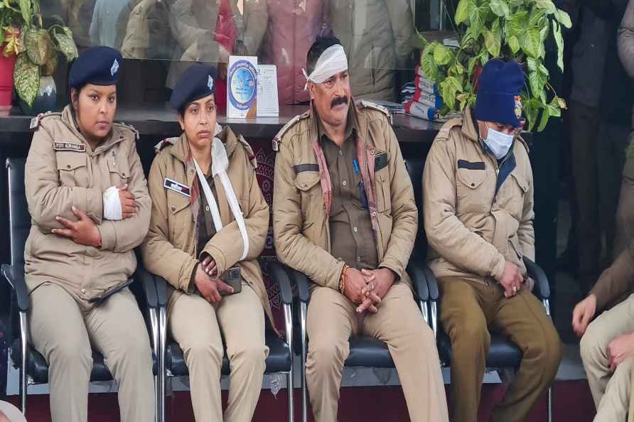 Injured police personnel in Haldwani