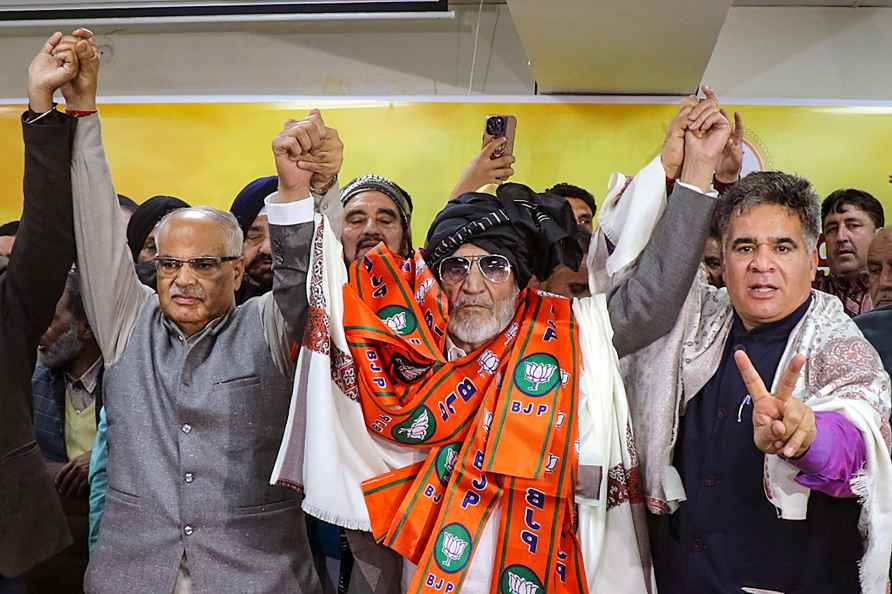 Sayed Mushtaq Bukhari joins BJP