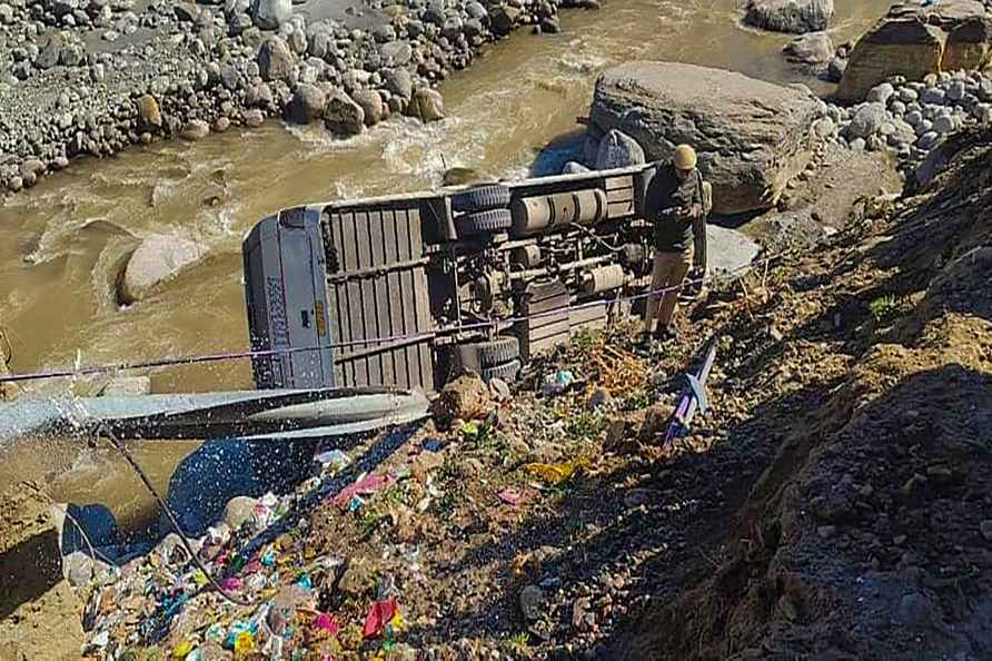 Bus accident near Manali