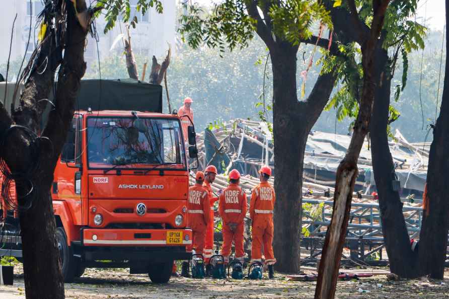 Tent collapses in Delhi