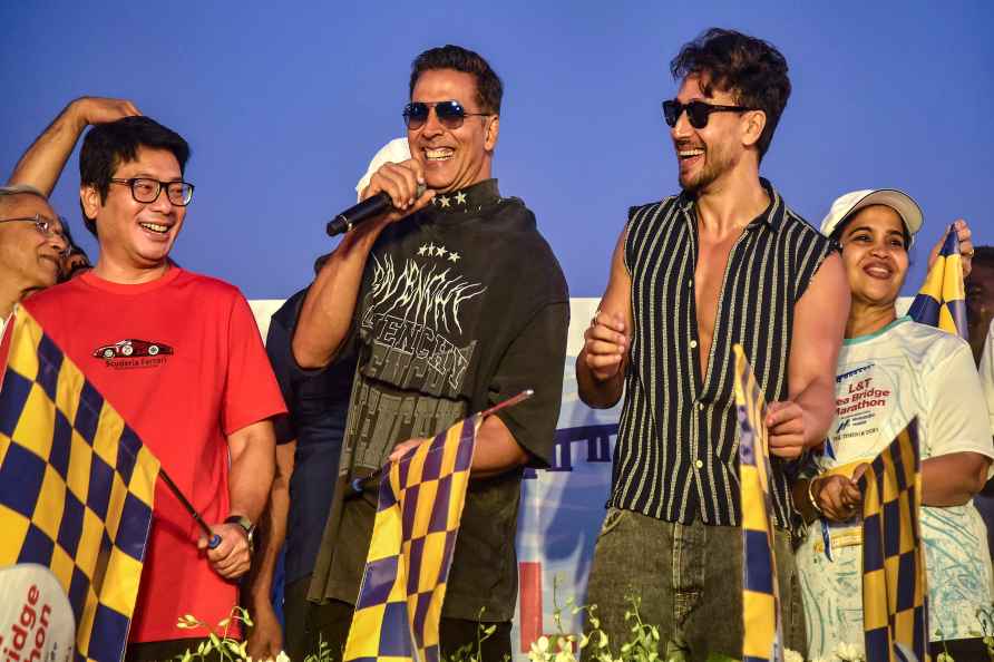 Navi Mumbai: Actors Akshay Kumar (L) and Tiger Shroff (R) interacts...